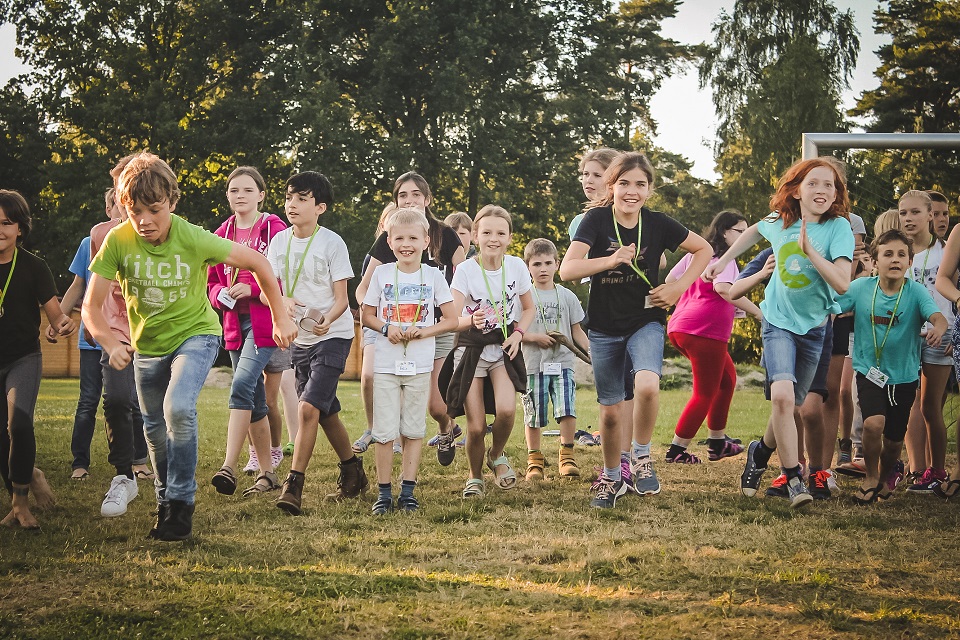 How Outdoor Challenges Help Kids Overcome Fear 2 Summer camp Switzerland, International summer camp 1