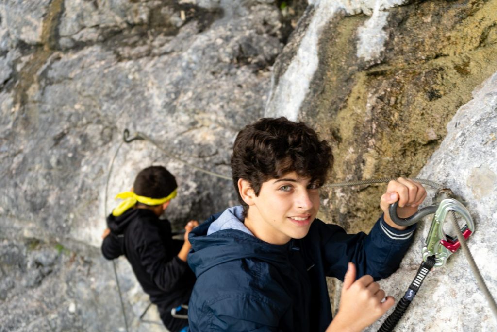 10 Lebenskompetenzen, die Kinder in Abenteuer-Camps lernen