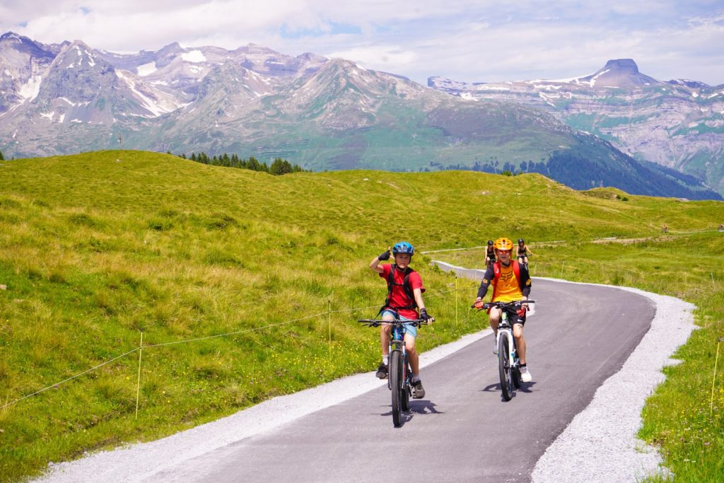 Voyage d'été à vélo : Camp d'adolescents 2 Summer camp Switzerland, International summer camp 1