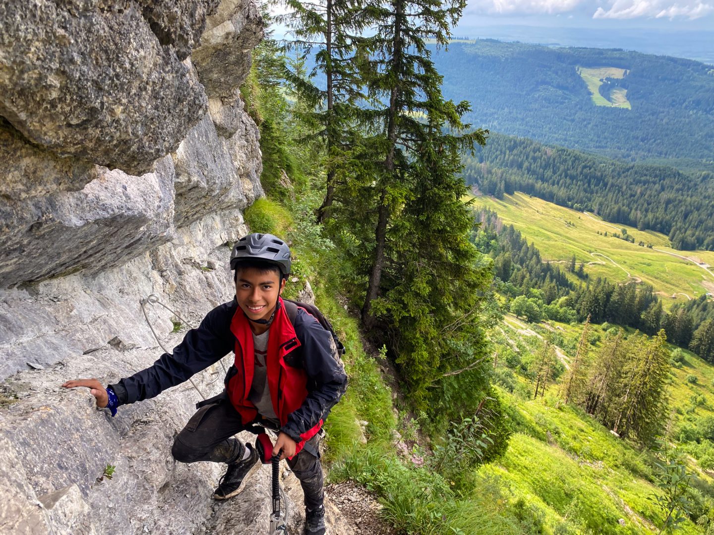 Top Kid-friendly Adventure Sports In Switzerland 4 Summer camp Switzerland, International summer camp 3