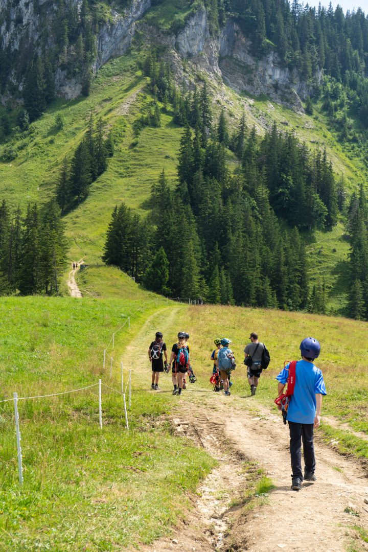 Top Benefits Of Summer Camps For Early Teens 4 Summer camp Switzerland, International summer camp 3