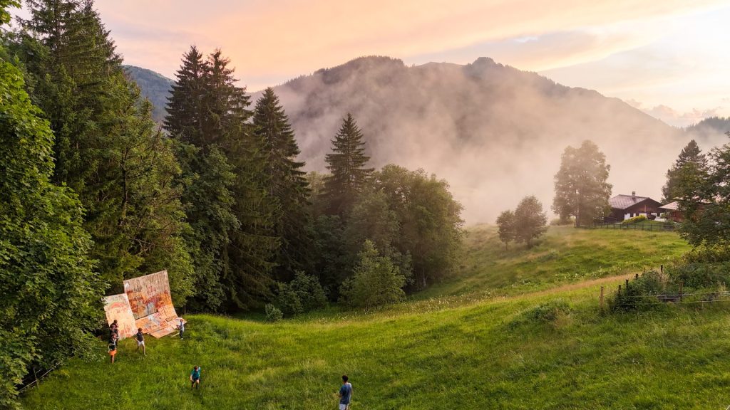 Airbnb ou hôtels : hébergement familial en Suisse