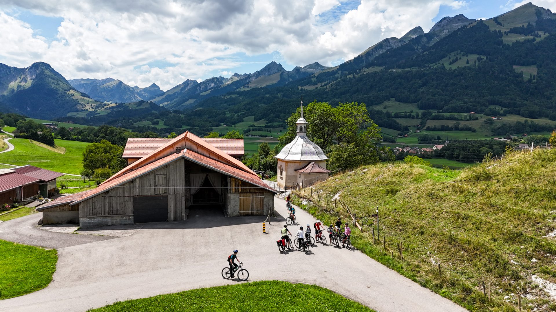 Sommer-Radtour: Teenager-Camp 110 Summer camp Switzerland, International summer camp 109