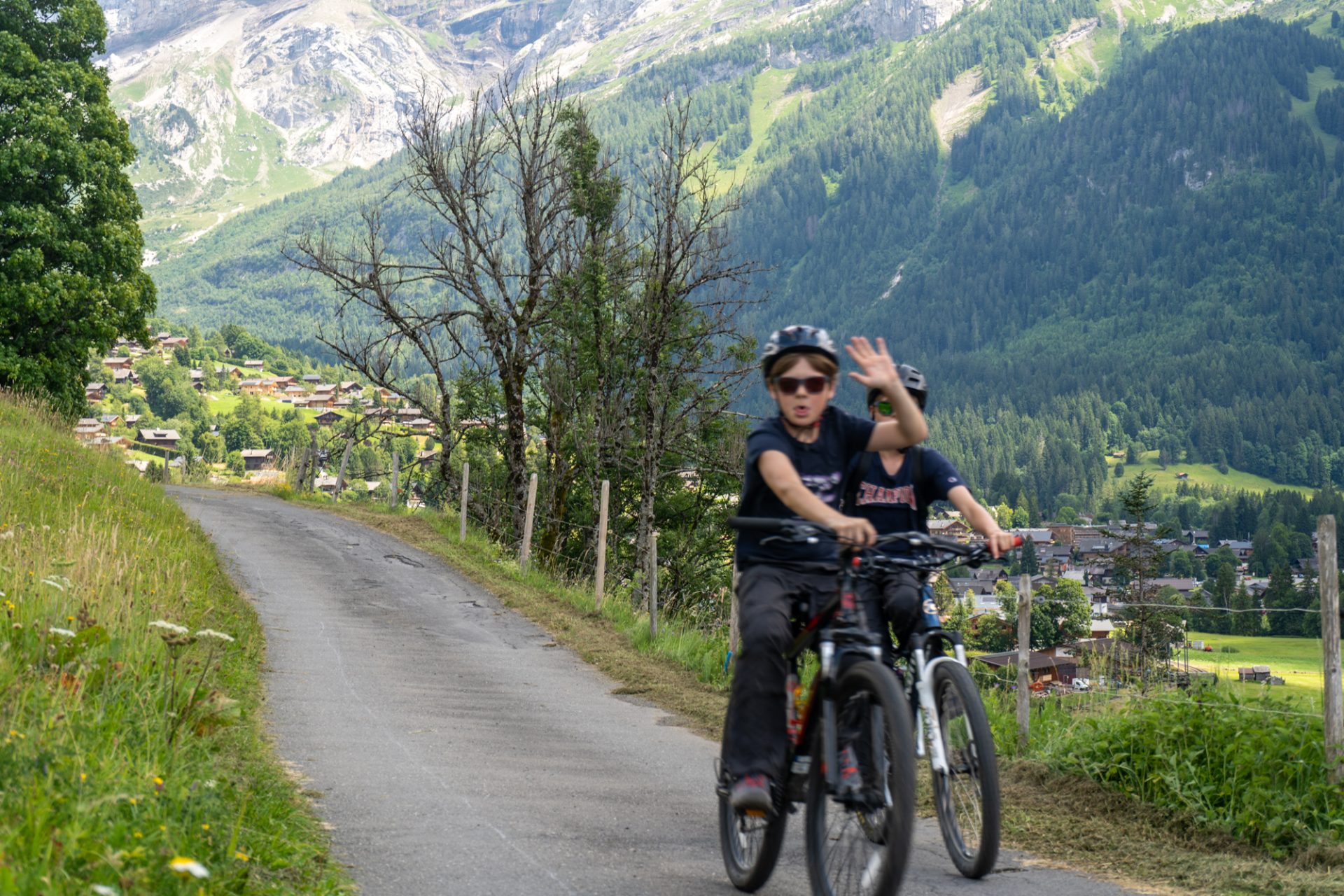 Sommer-Radtour: Teenager-Camp 102 Summer camp Switzerland, International summer camp 101