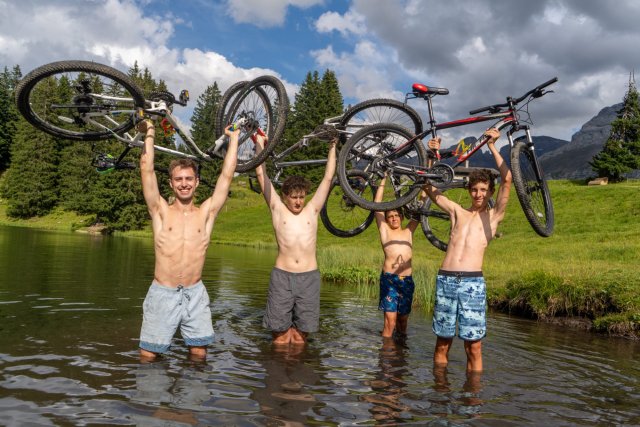 Camp de voyage à vélo · Jour 5 · Atelier survie