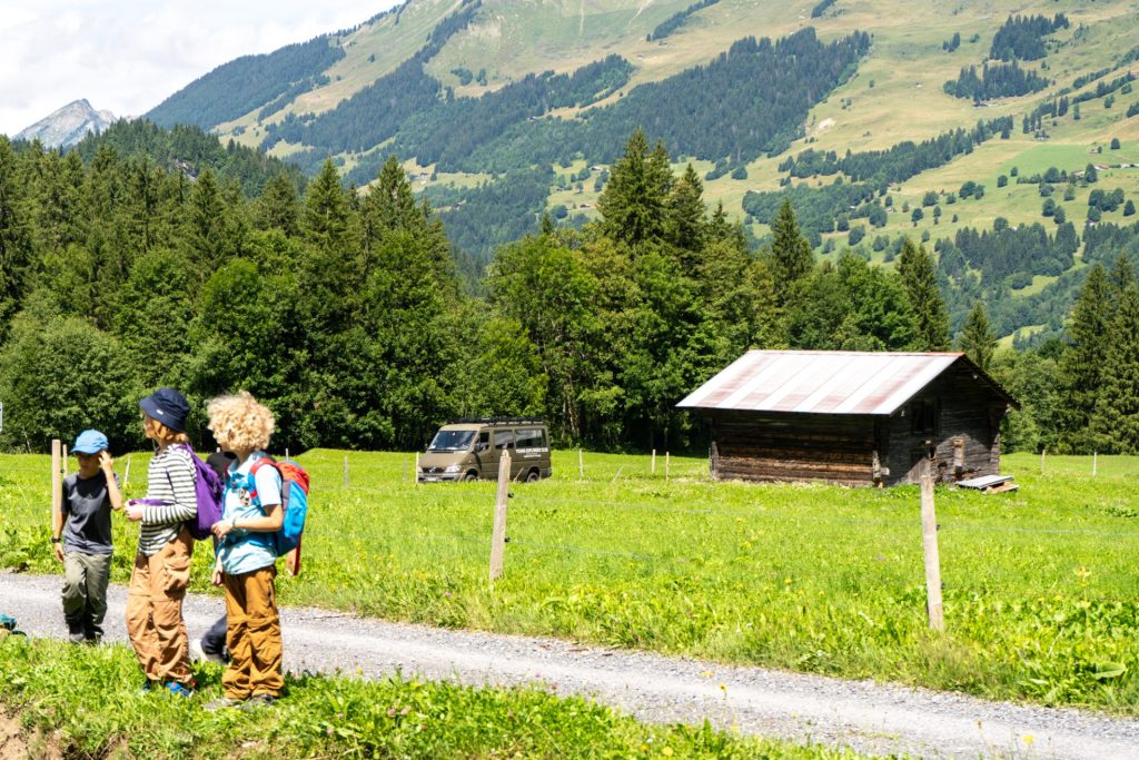 Randonnée avec des tout-petits en Suisse : conseils et sentiers recommandés