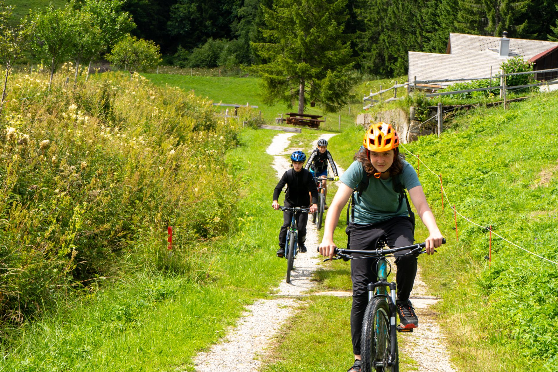 Sommer-Radtour: Teenager-Camp 86 Summer camp Switzerland, International summer camp 85