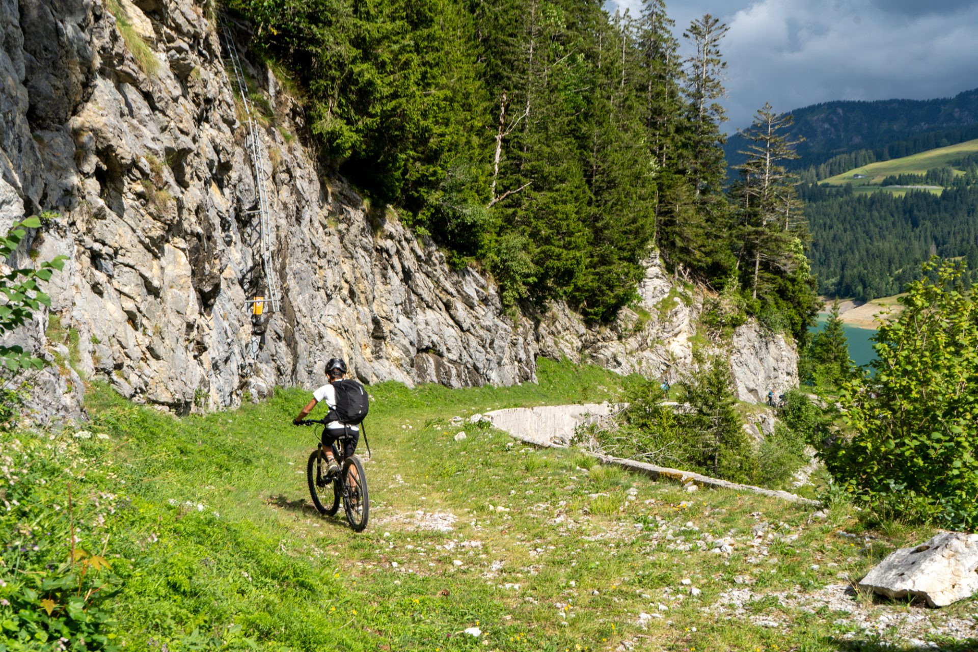 Sommer-Radtour: Teenager-Camp 78 Summer camp Switzerland, International summer camp 77