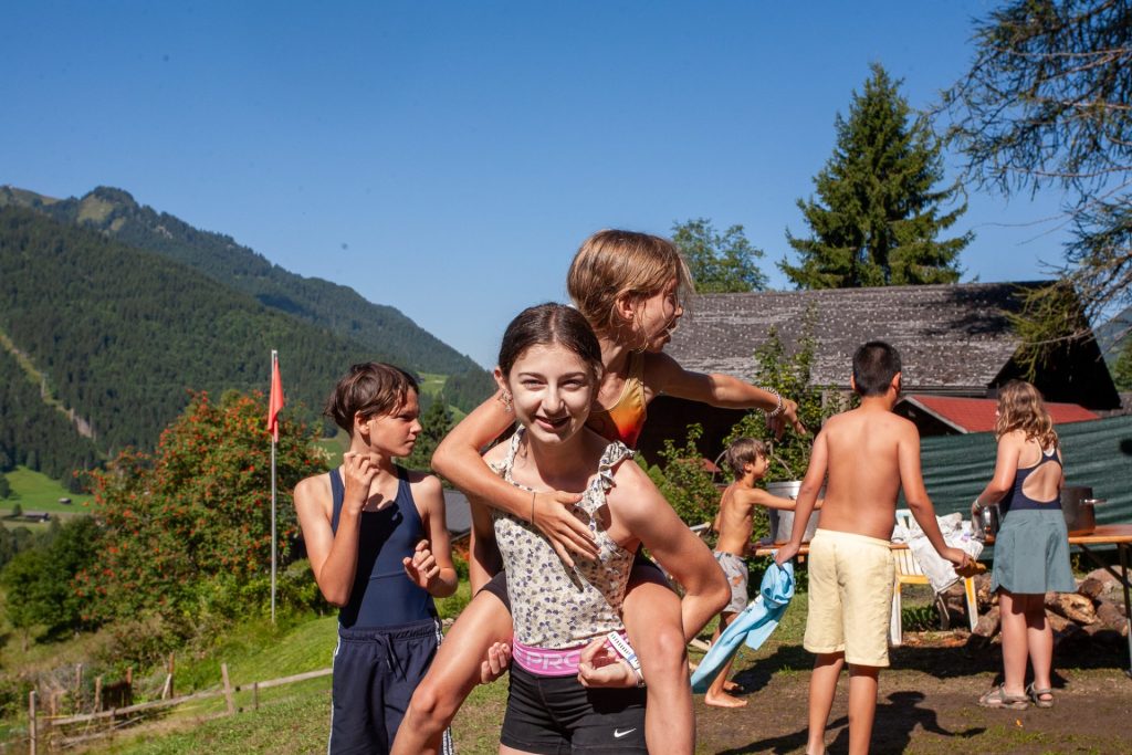 Camps d'été en anglais en Suisse : liste complète