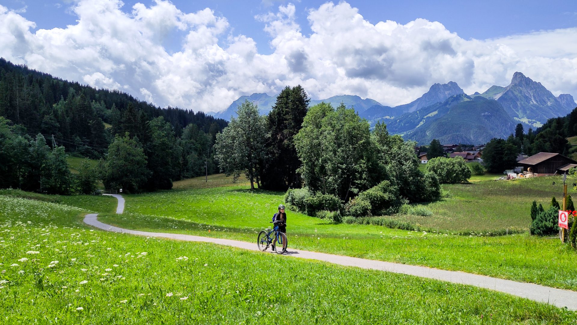 Why Summer Camps Are Fun? 2 Summer camp Switzerland, International summer camp 1