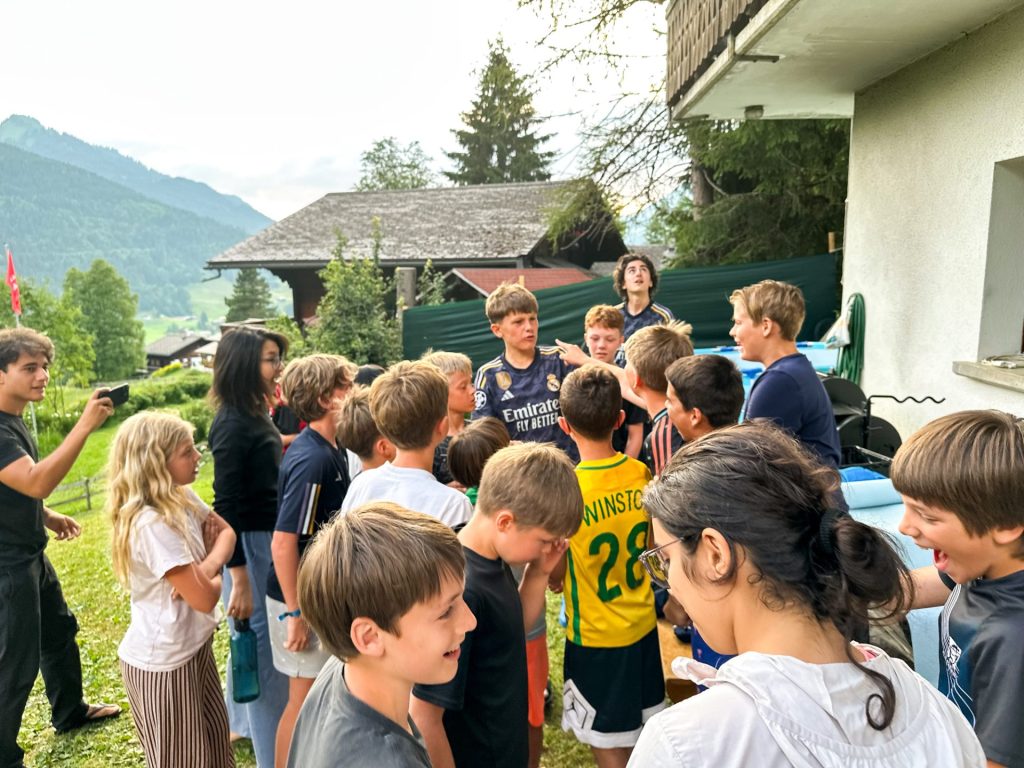 Camps d'été en anglais en Suisse : liste complète