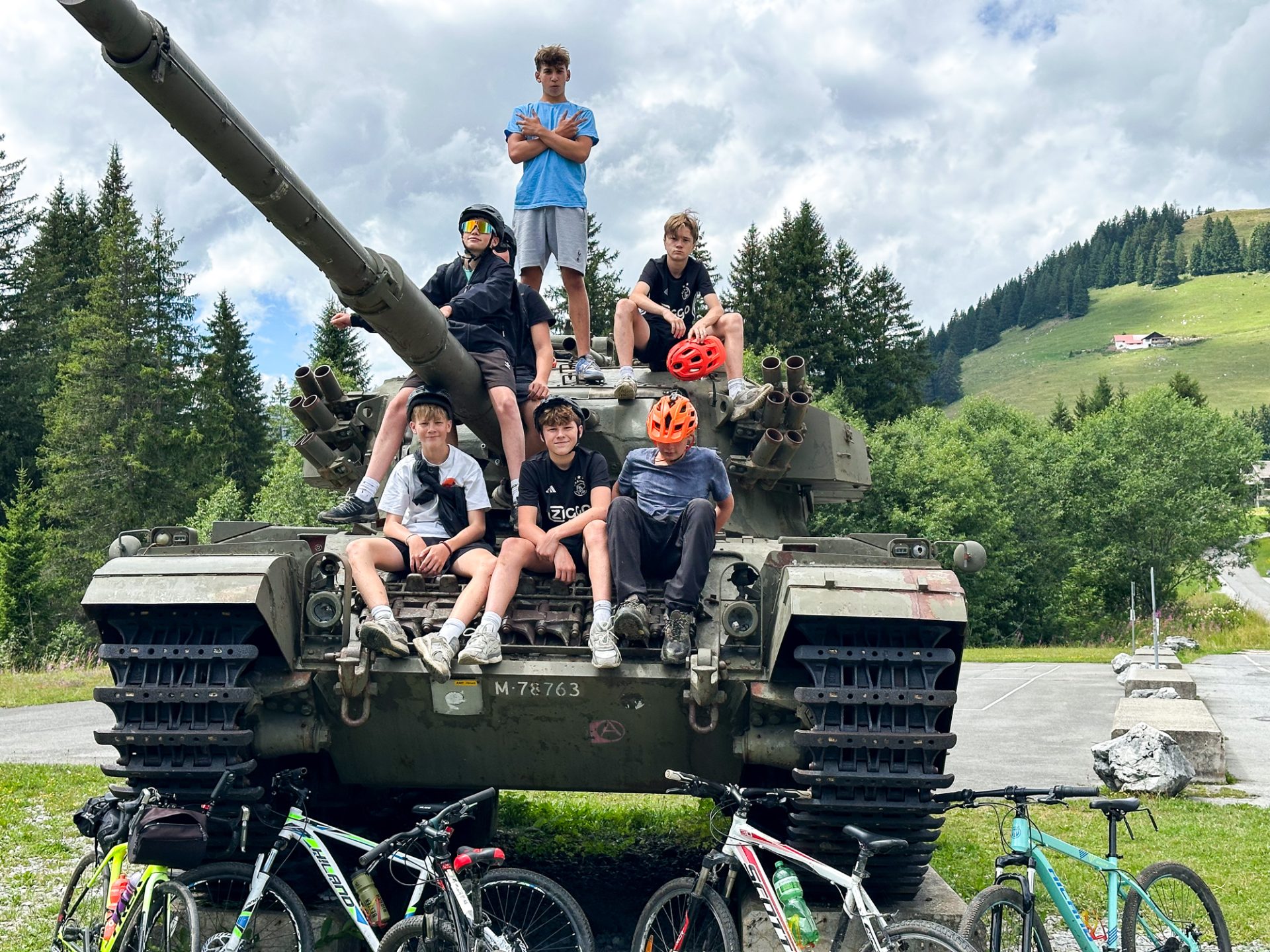 Sommer-Radtour: Teenager-Camp 38 Summer camp Switzerland, International summer camp 37