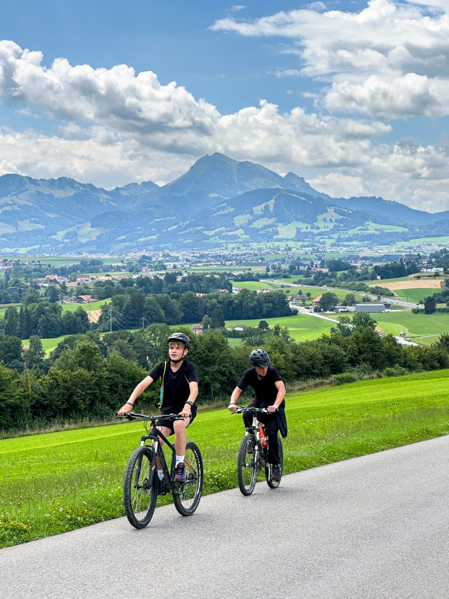 Sommer-Radtour: Teenager-Camp 36 Summer camp Switzerland, International summer camp 35