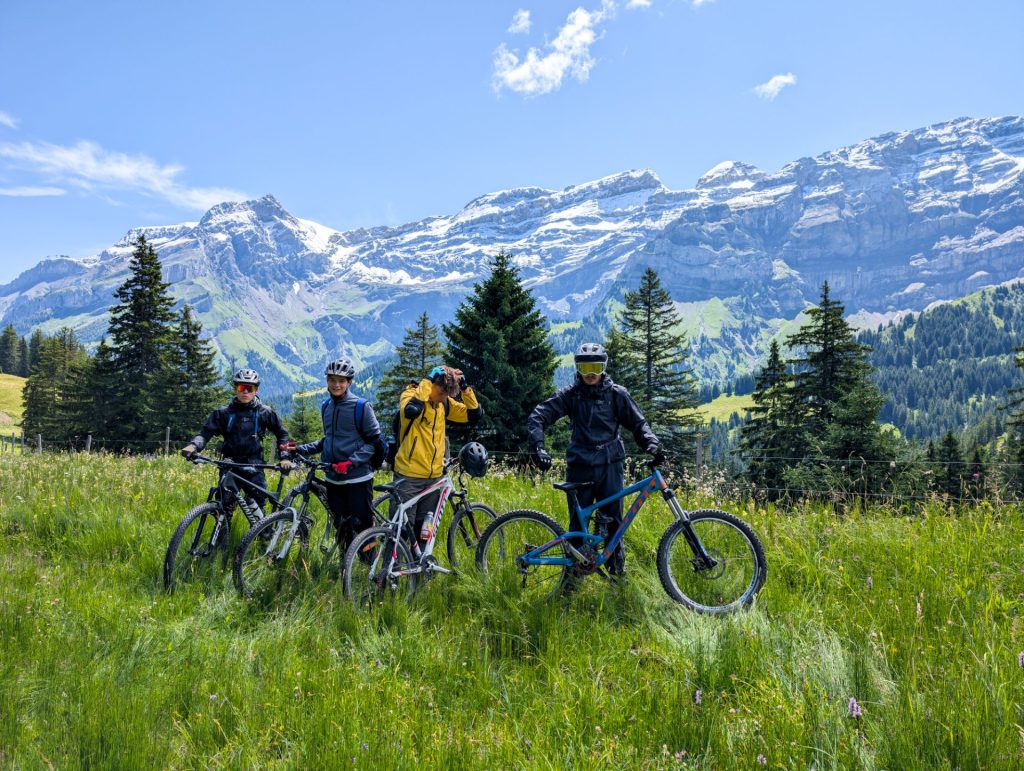 Pourquoi envoyer son enfant en camp de vacances en Suisse