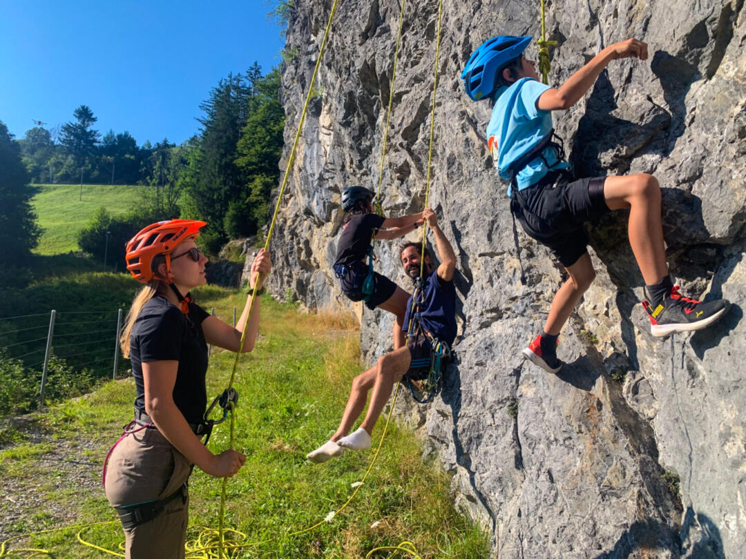 Summer Camp Switzerland - Camp d'été et vacances en Suisse